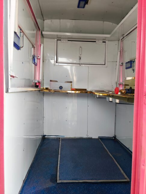 Food Shop Setup on E Rickshaw Modification